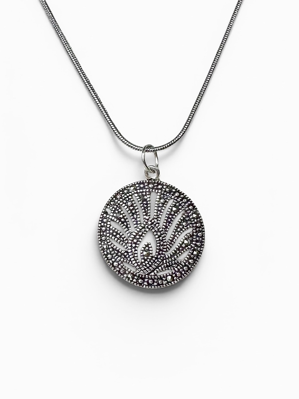 🩶Silver Tone and Marcasite Pendant Necklace